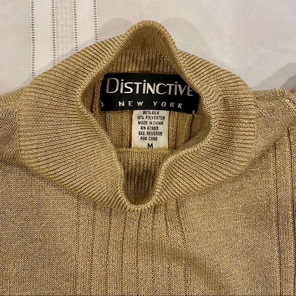 Distinctive New York Gold Metallic Gold Short Sleeve Blouse - size M - Picture 5 of 5